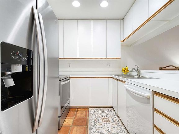 4th image of 3308 Europa DR #21