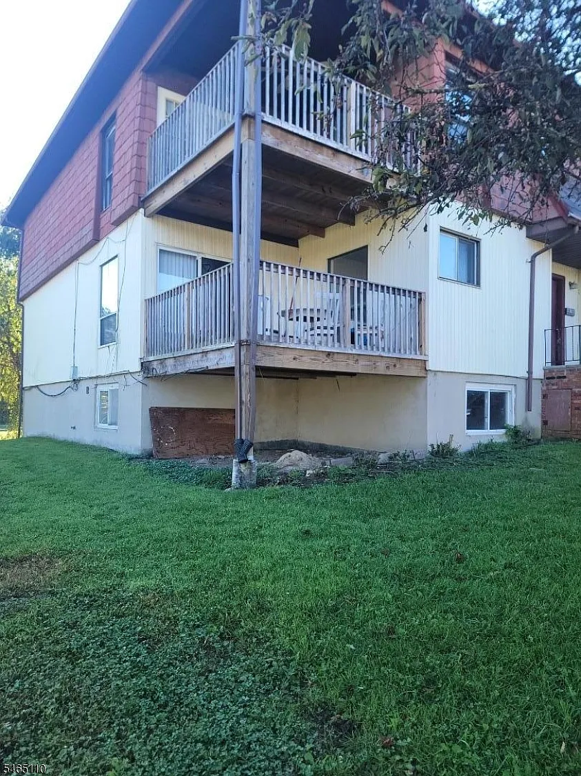 2 bed, 1.0 bath, 1184 sqft, $1,650 — Photo 2
