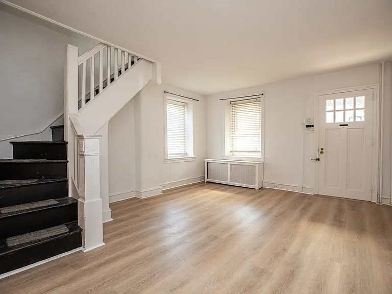470 Conarroe St — Photo 25