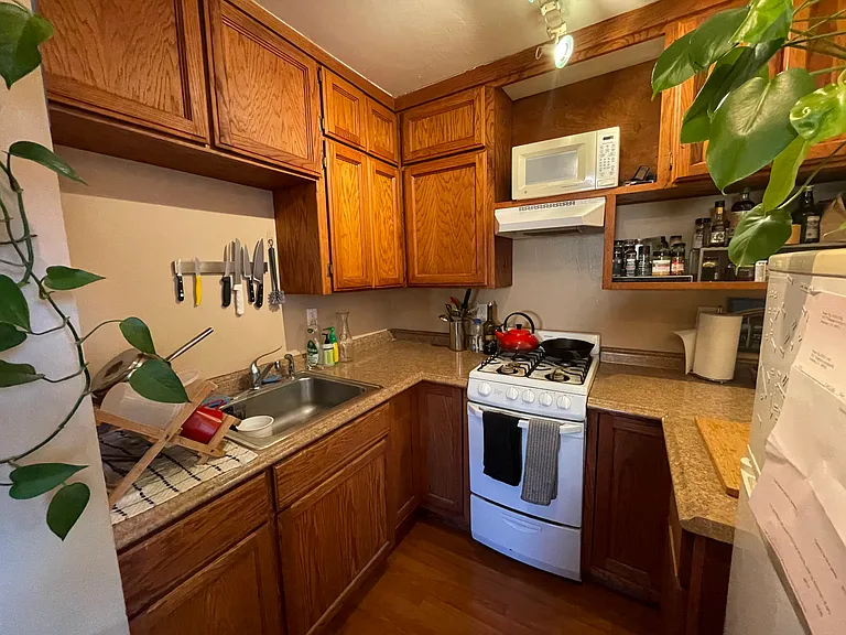 2409 Edwards St — Photo 2