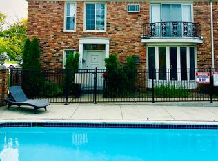 2356 W 14 Mile Rd, Royal Oak, MI 48073