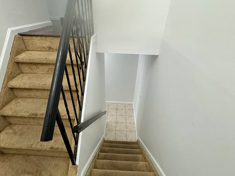 49 Country Dr W — Photo 34