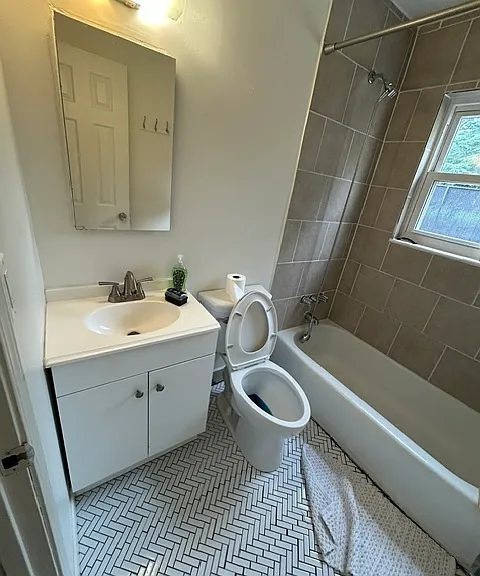 141 Grape St NE #10 — Photo 8