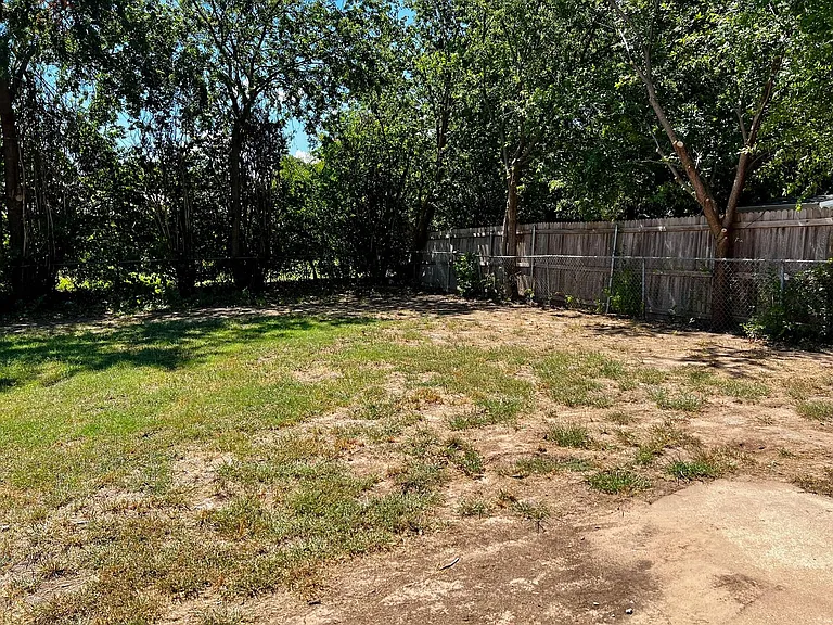 1420 Beaumont St — Photo 12