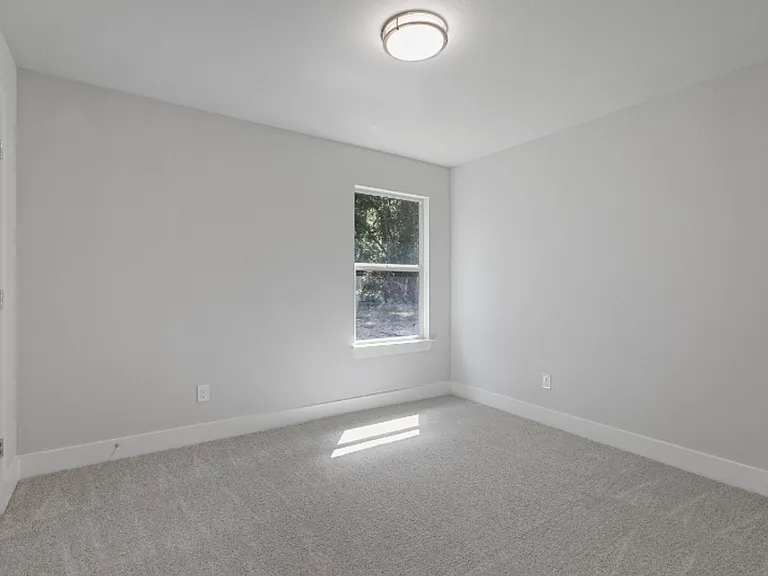 2327 Harding St — Photo 9