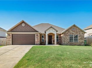 711 Paint Ln, Centerton, AR 72719