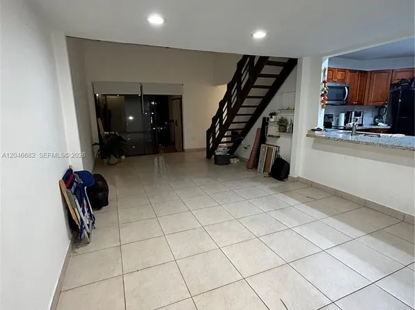 9421 Fontainebleau Blvd APT 202-35, Miami, FL 33172