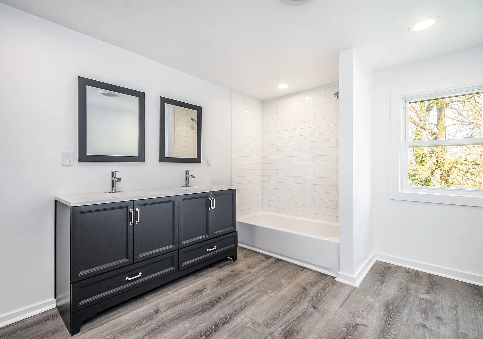 Available Now! Beautiful 3-Bedroom and 2-Bathroom home in Mt. Washington!! — Photo 2