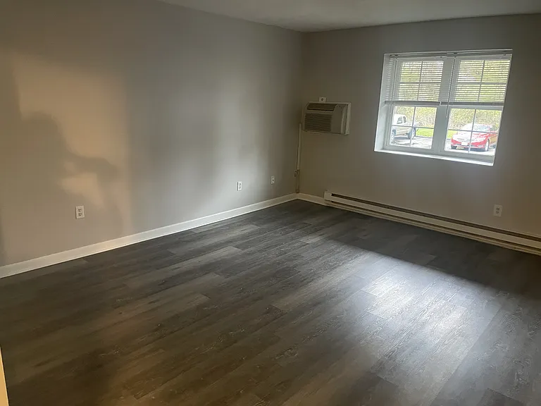 55-56 Elmwood Park #4 — Photo 3