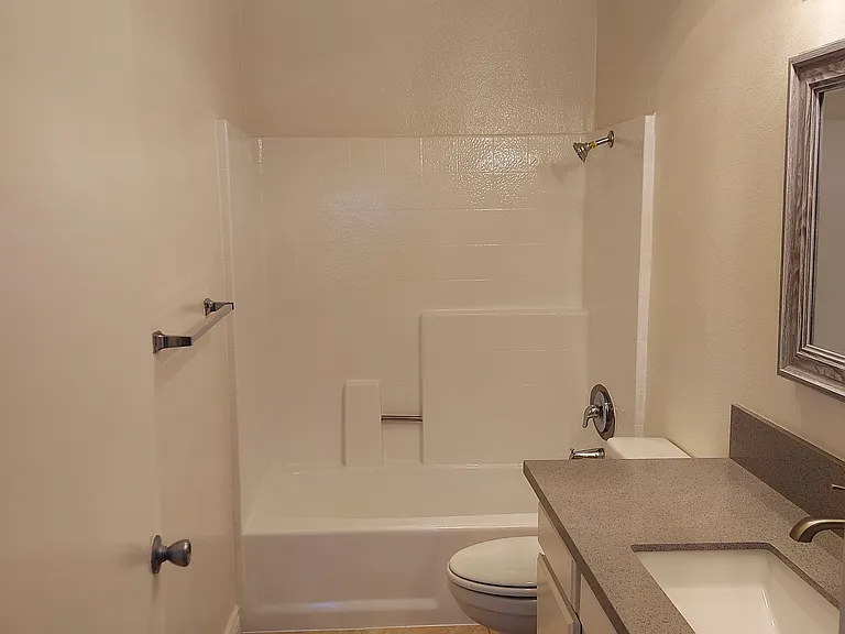 15602 Vanowen St #204 — Photo 17