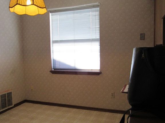 4th image of 5512 NW Wilfred Dr