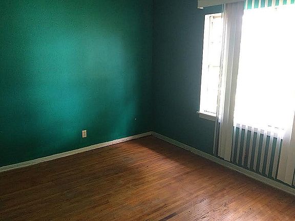 3rd image of 2101 Blueberry Ln