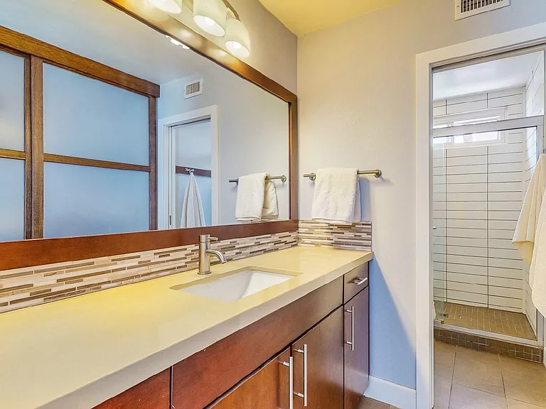 6543 Peachtree Ln — Photo 30