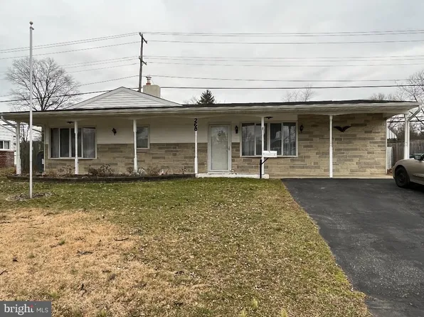 268 Blue Ridge Dr, Levittown, PA 19057