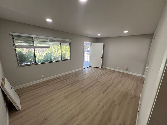 2nd image of 1031 Nottingham Pl