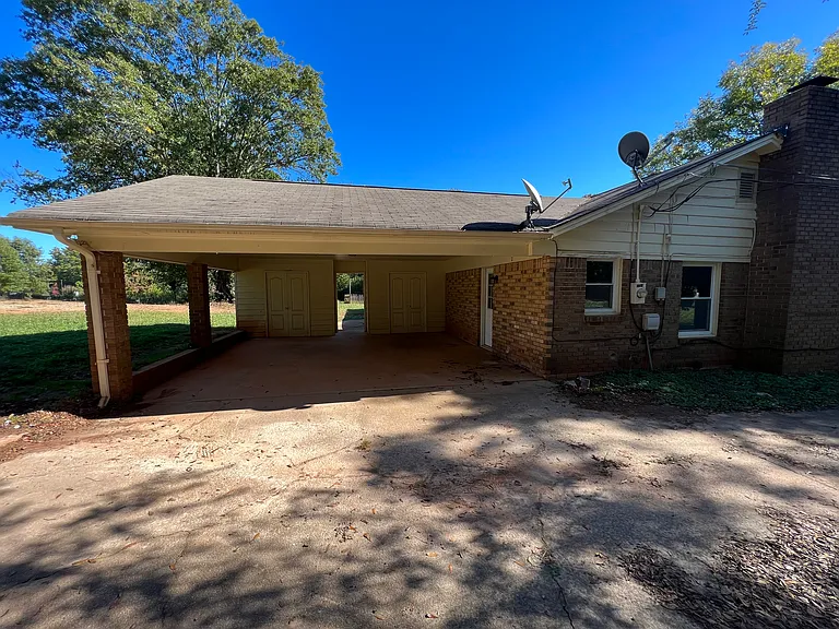 3751 Robinson Dr — Photo 7
