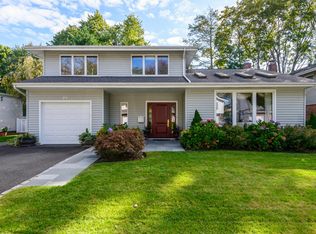 28 Driftwood Dr, Port Washington, NY 11050
