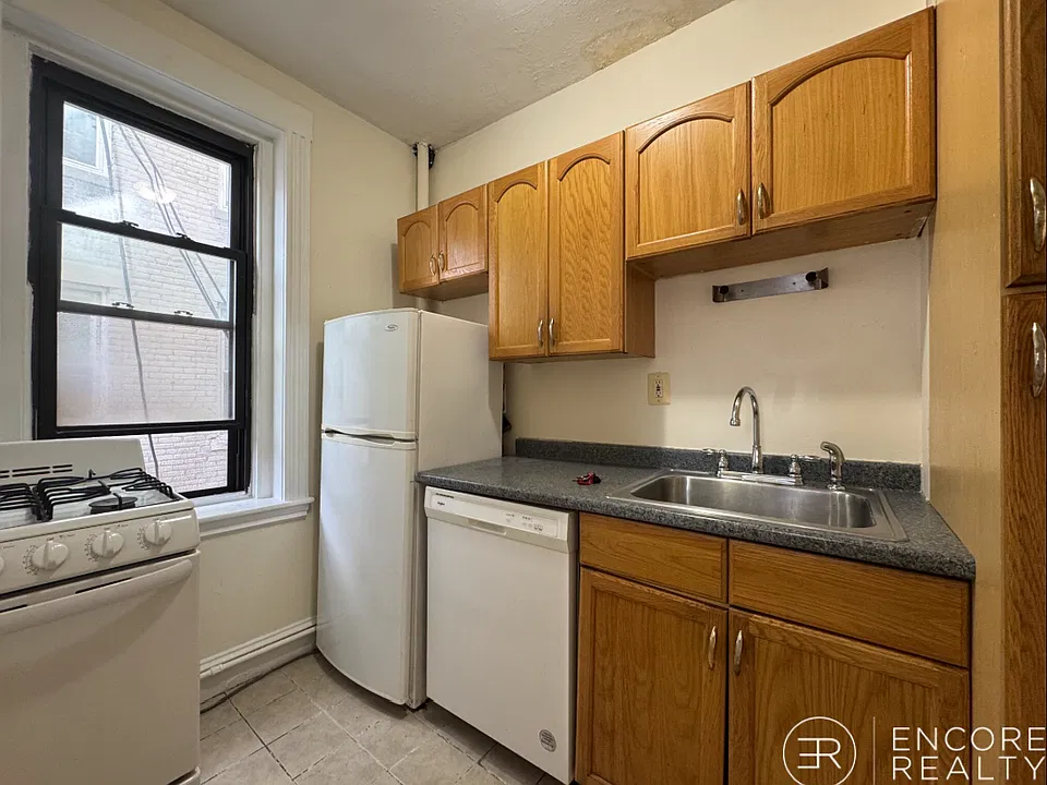 376 Riverway #12A