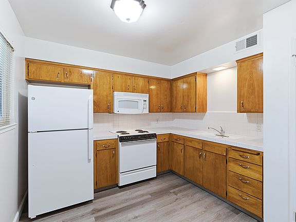 4th image of 139 Pollasky Ave APT 6