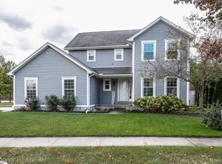 955 Covington Ct, Marysville, MI 48040