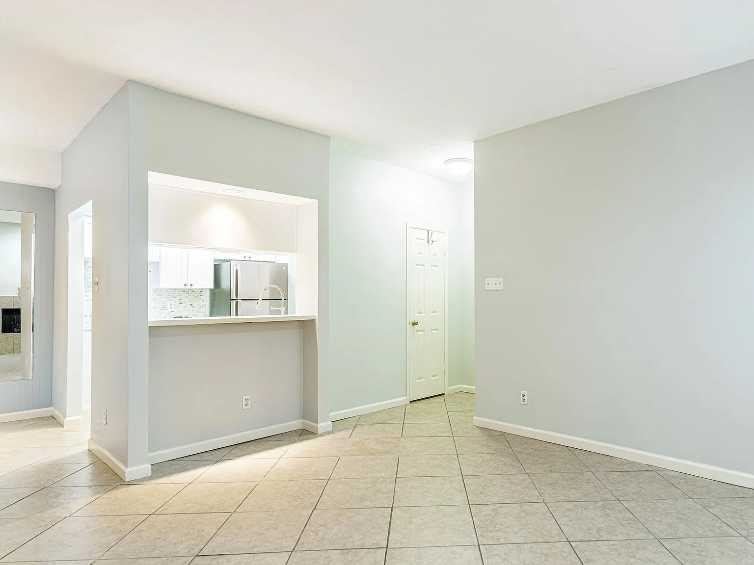 2 bed, 1.0 bath, 995 sqft, $1,250 — Photo 4
