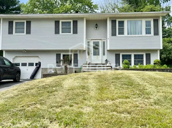 4 Roe Cir, Monroe, NY 10950