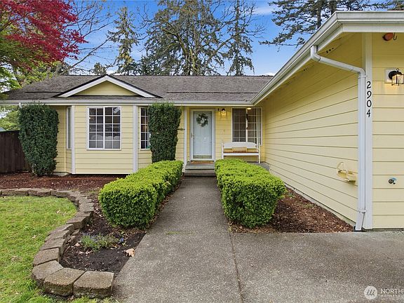 4th image of 2904 174th Street E