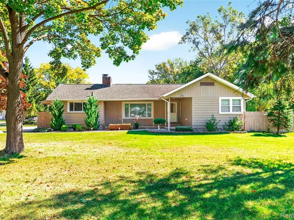 21263 Meridian Rd, Grosse Ile, MI 48138