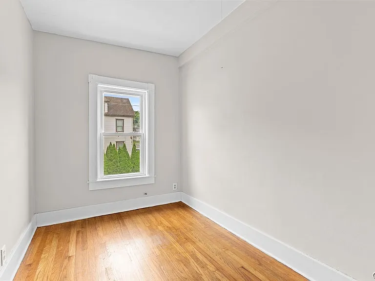 109 Center St — Photo 24