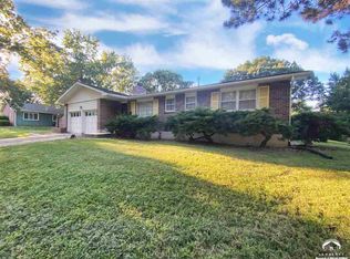 922 W 28th St, Lawrence, KS 66046