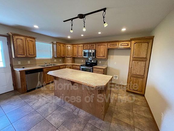 5th image of 1718 N Chandler Rd