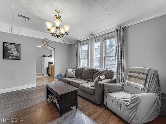2nd image of 5725 W Giddings St #2