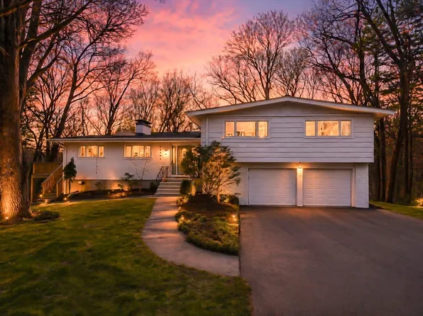 7 Clover Ln, Natick, MA 01760