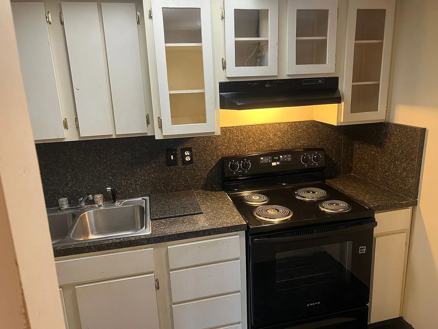 For Rent | 2 Bed, 2 Bath Upstairs Apartment Unit — Photo 4