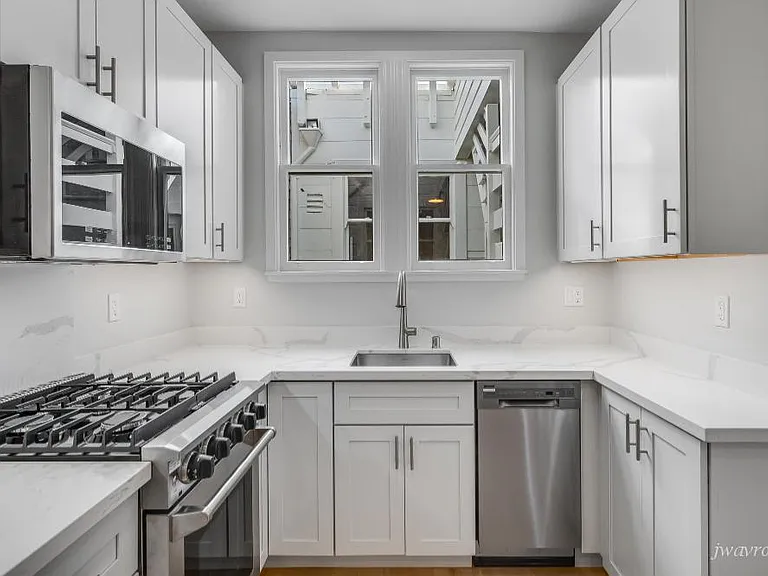 30 Liberty St #6 — Photo 1