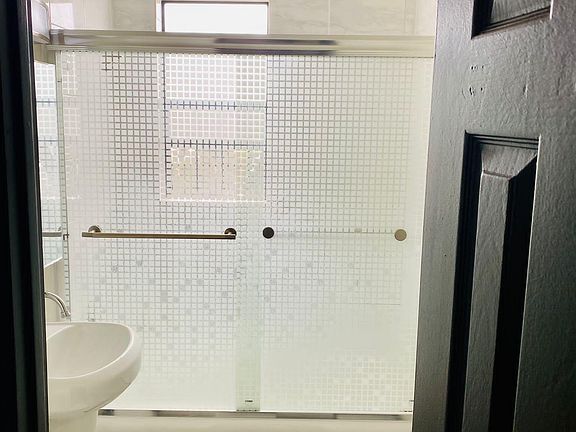 5th image of 346 N Vermont Ave APT 206