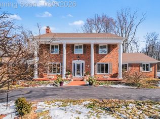 9667 Burning Tree Dr, Grand Blanc, MI 48439