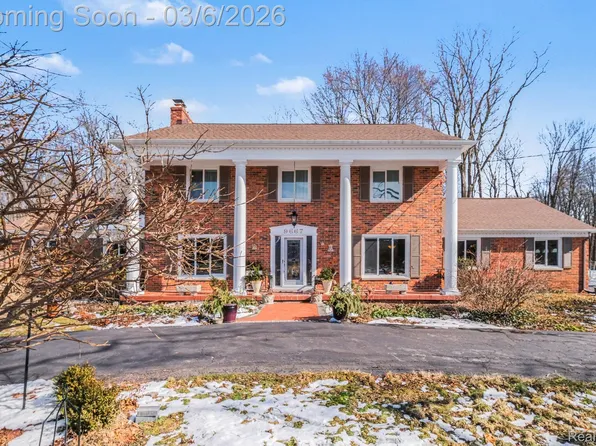 9667 Burning Tree Dr, Grand Blanc, MI 48439