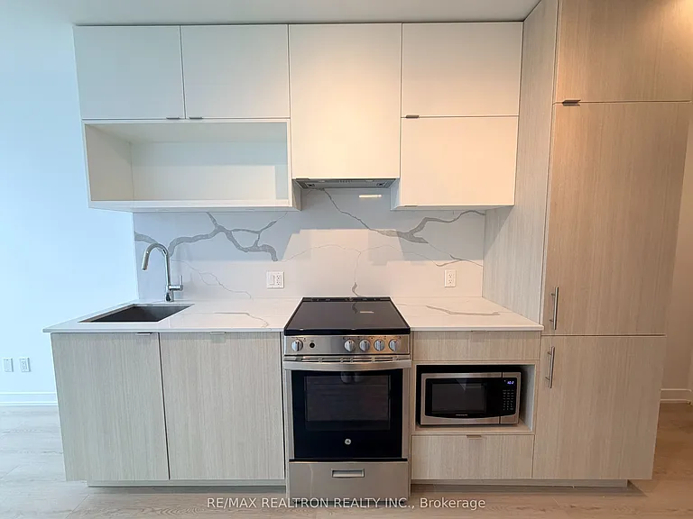 100 Queen St E #2912 — Photo 19
