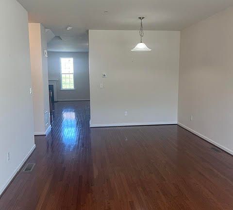 3rd image of 287 Redclover Ln
