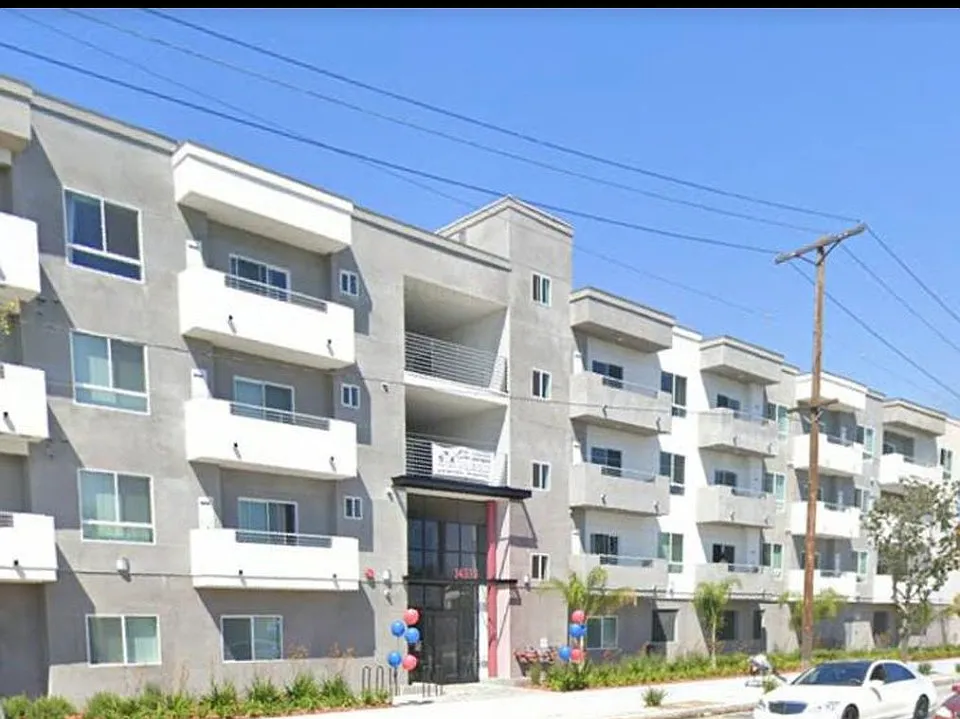 2 bed, 1261 sqft, $2,595 — Photo 2