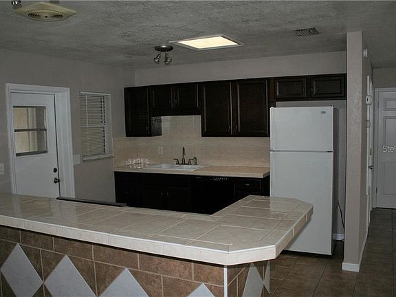 5th image of 263 Thomas Dr
