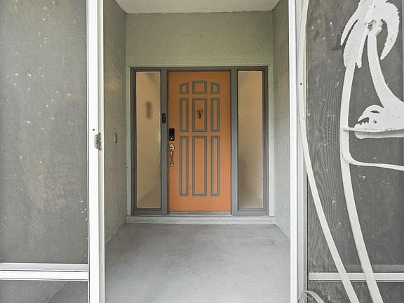 4th image of 620 39th Court SW