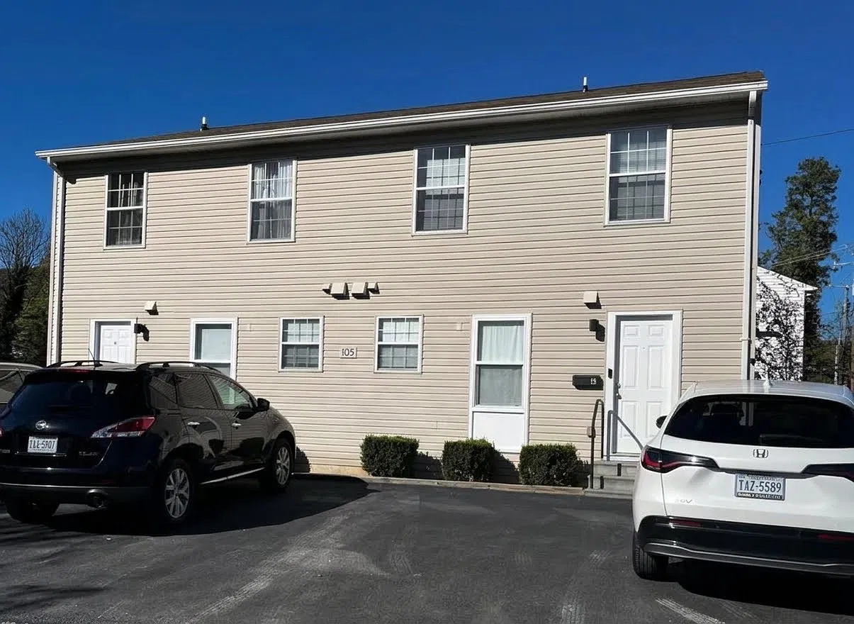 105 Lewis St — Photo 1