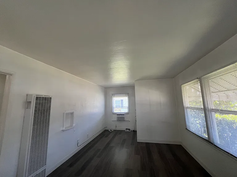 635 W Commonwealth Ave #A — Photo 33