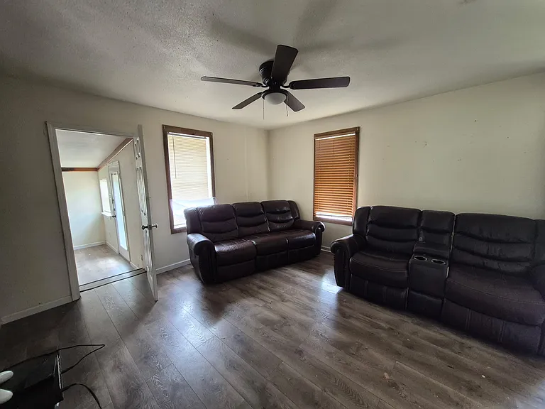 504 Brookman S — Photo 11