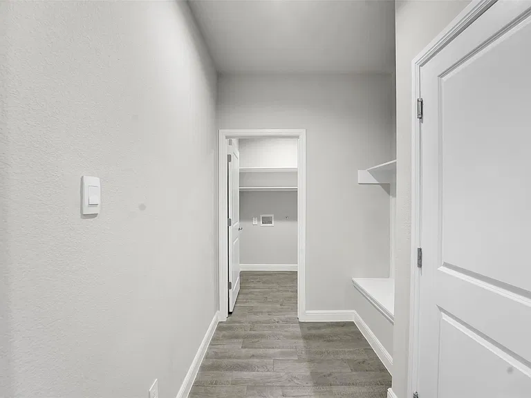 1012 Southwark Dr — Photo 10