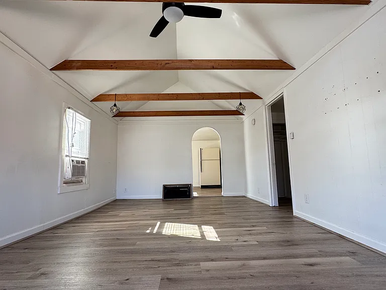 312 Peach Ave — Photo 2