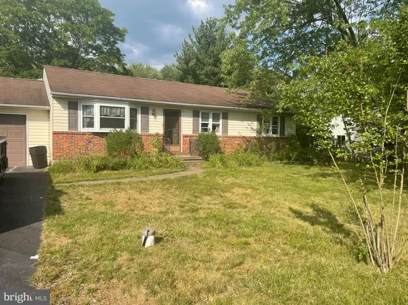 1113 Schwenk Ml, Perkasie, PA 18944