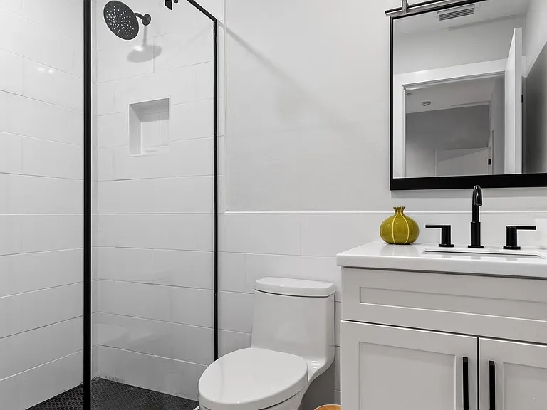 915 Railroad Ave #103 — Photo 5